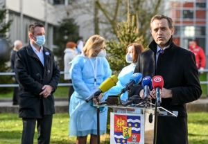 _U sportskoj dvorani Gospodarske &scaron;kole u Varaždinu otvoren poseban punkt za procjepljivanje građana protiv bolesti COVID-19